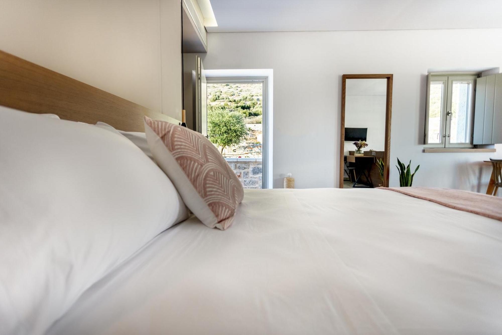 Armantanis Luxury Suites Areopoli Room photo